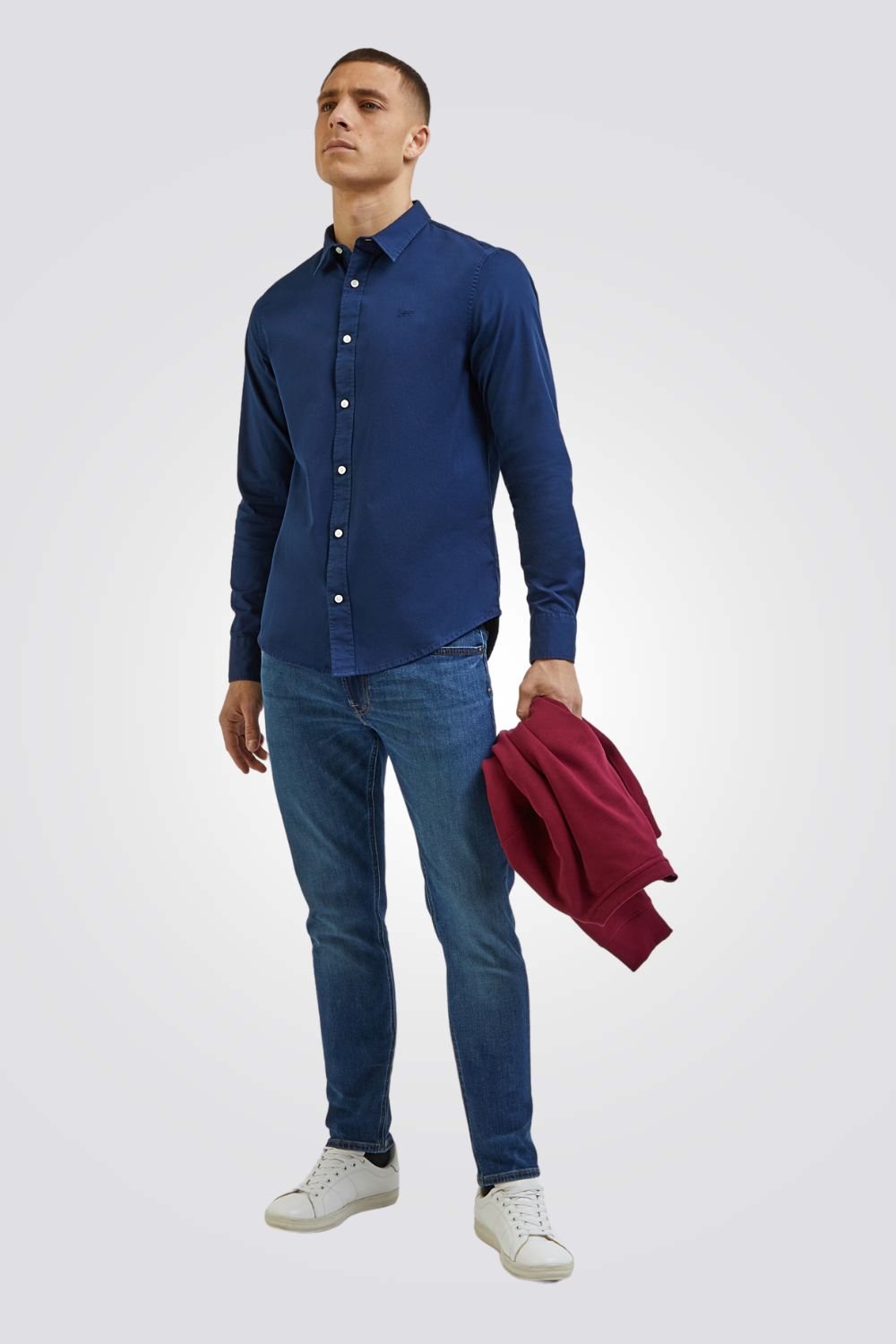 LEE - חולצה מכופתרת EMPEROR PATCH בצבע כחול - MASHBIR//365