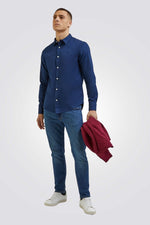 LEE - חולצה מכופתרת EMPEROR PATCH בצבע כחול - MASHBIR//365