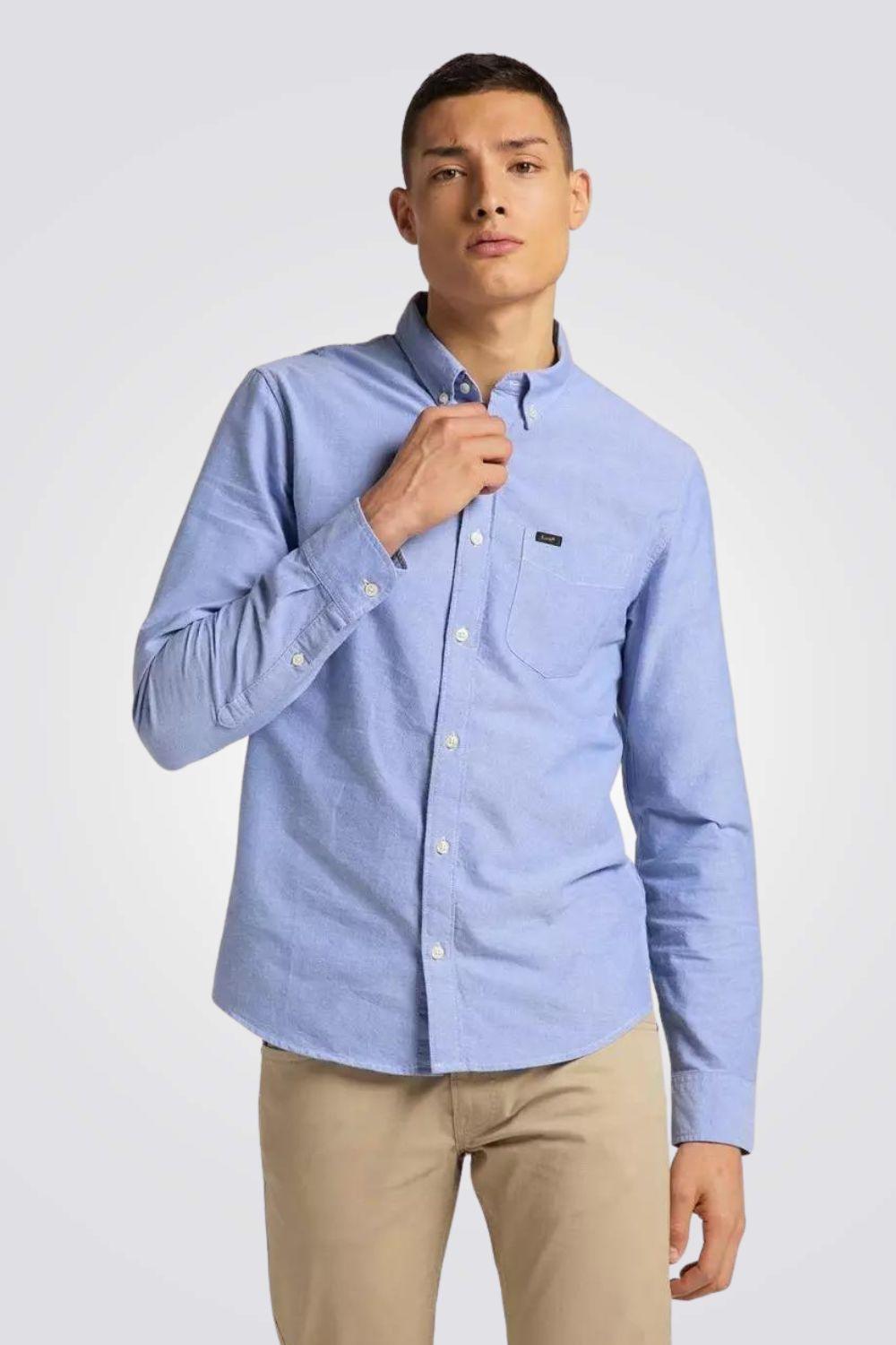 LEE - חולצה מכופתרת כיס בחזית בצבע תכלת - MASHBIR//365