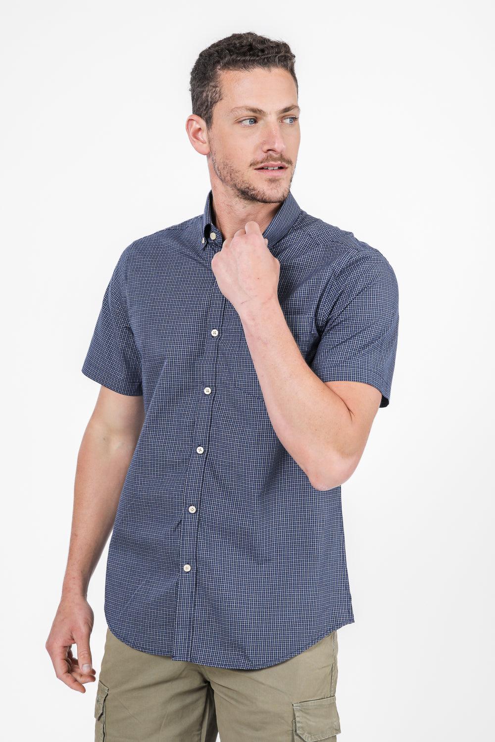 SCORCHER - חולצה מכופתרת קצרה בצבע נייבי - MASHBIR//365