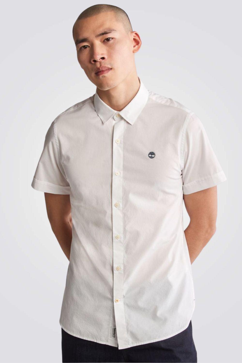 TIMBERLAND - חולצה מכופתרת קצרה עם לוגו בצבע לבן - MASHBIR//365