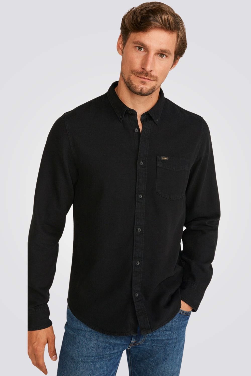 LEE - חולצה מכופתרת לגברים BUTTON DOWN בצבע שחור פחם - MASHBIR//365