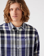 WRANGLER - חולצה מכופתרת משבצות בצבע כחול - MASHBIR//365