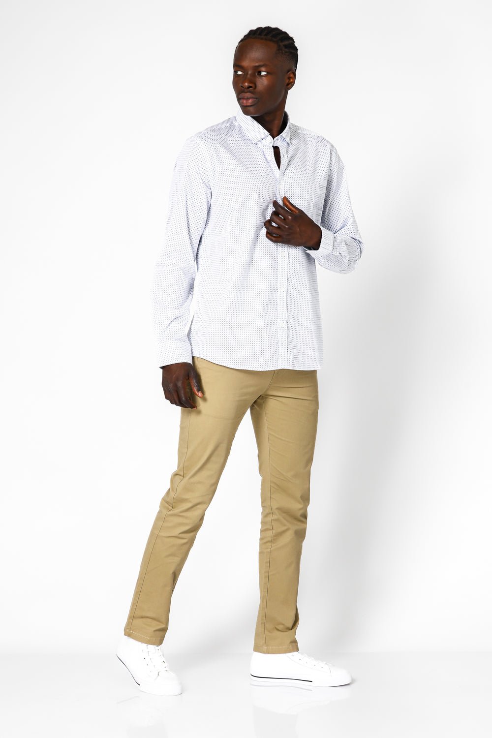 KENNETH COLE - חולצה מכופתרת כותנה בצבע לבן בעיטורים - MASHBIR//365