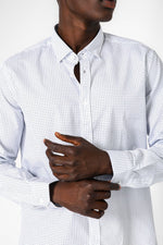 KENNETH COLE - חולצה מכופתרת כותנה בצבע לבן בעיטורים - MASHBIR//365