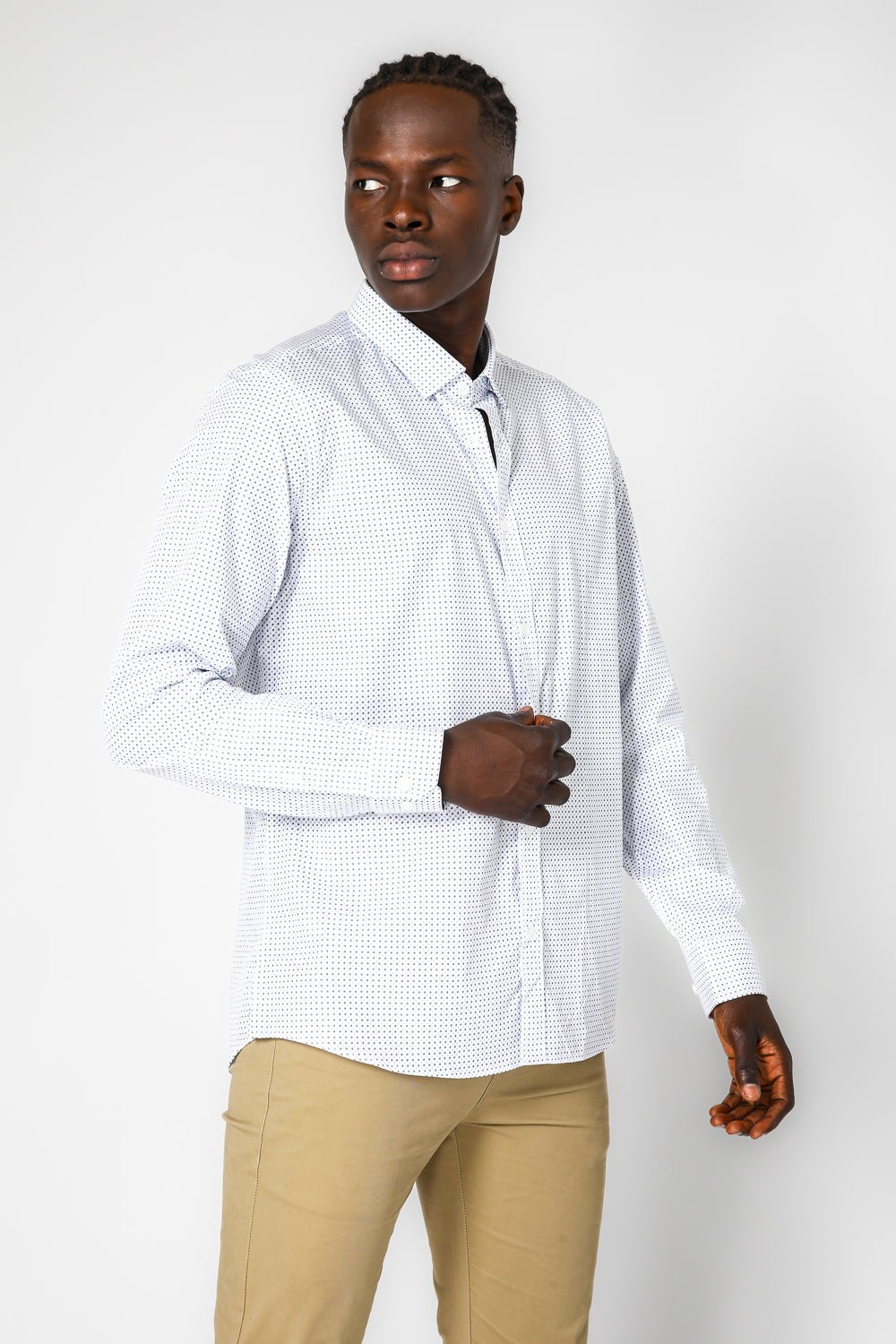 KENNETH COLE - חולצה מכופתרת כותנה בצבע לבן בעיטורים - MASHBIR//365