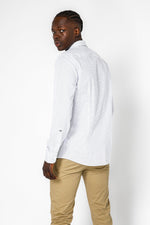 KENNETH COLE - חולצה מכופתרת כותנה בצבע לבן בעיטורים - MASHBIR//365