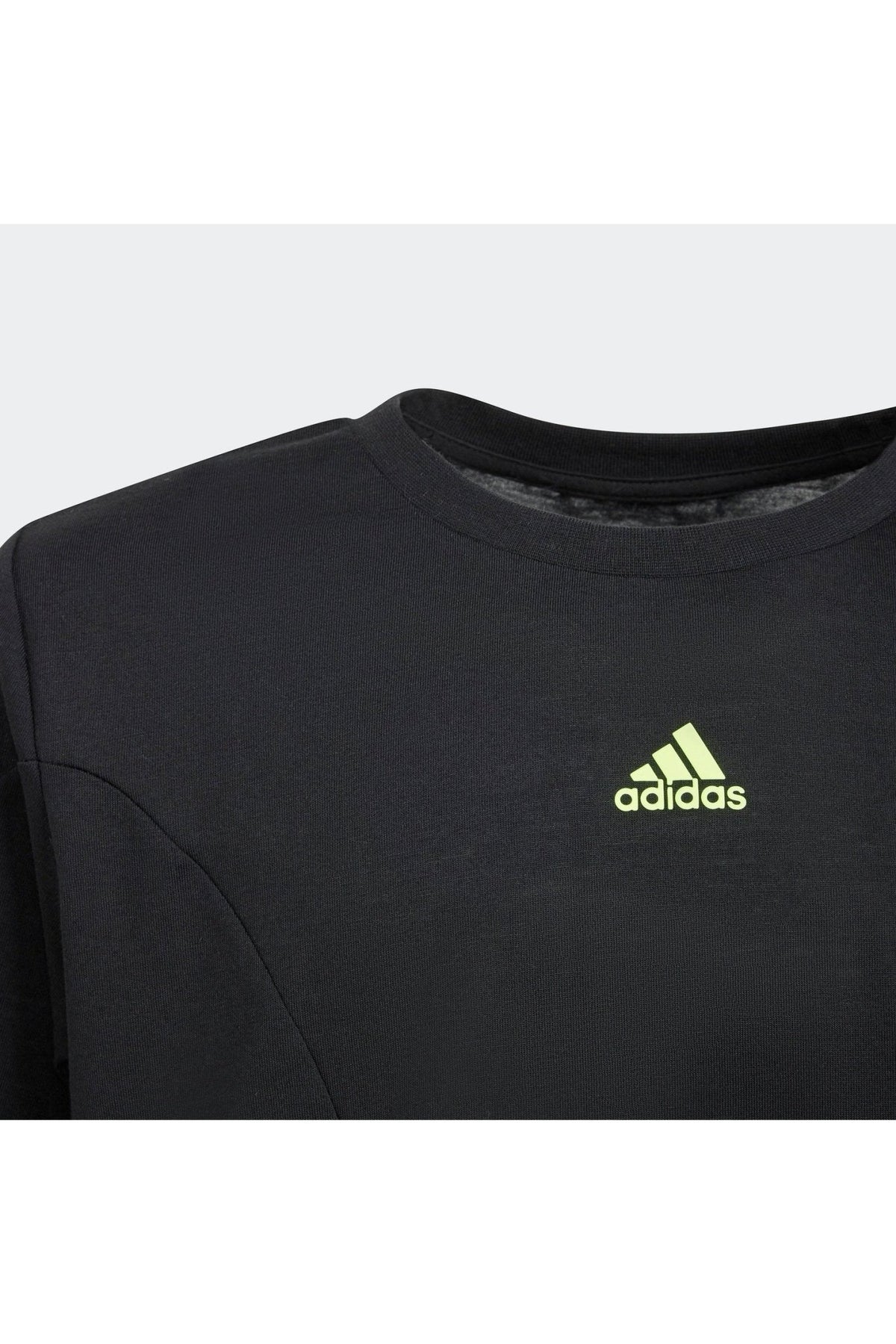 ADIDAS - חולצה שרוול קצר לנערות LUCLEM בצבע שחור - MASHBIR//365