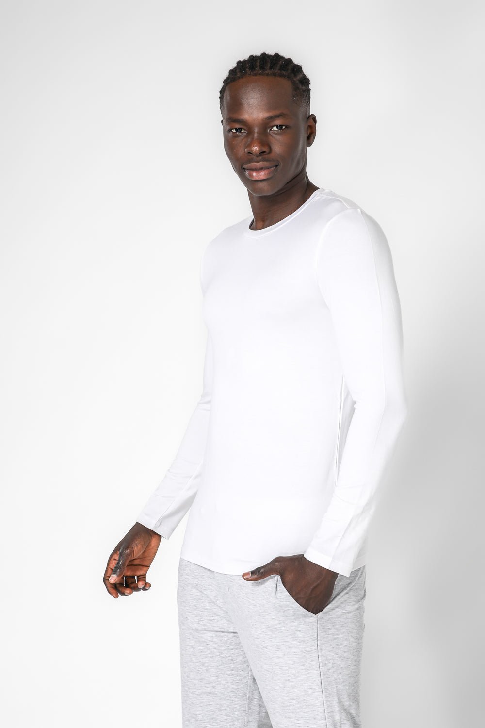 DELTA - חולצה תרמית צווארון עגול - SLIM FIT בצבע לבן - MASHBIR//365