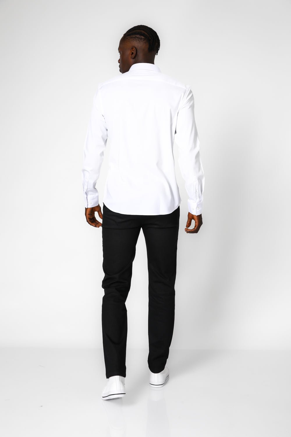 KENNETH COLE - חולצת במבוק לייקרה חלקה בגזרת מודרן פיט - MASHBIR//365
