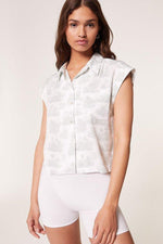 ETAM - חולצת פיג'מה קצרה GLAD הדפס דקלים - MASHBIR//365