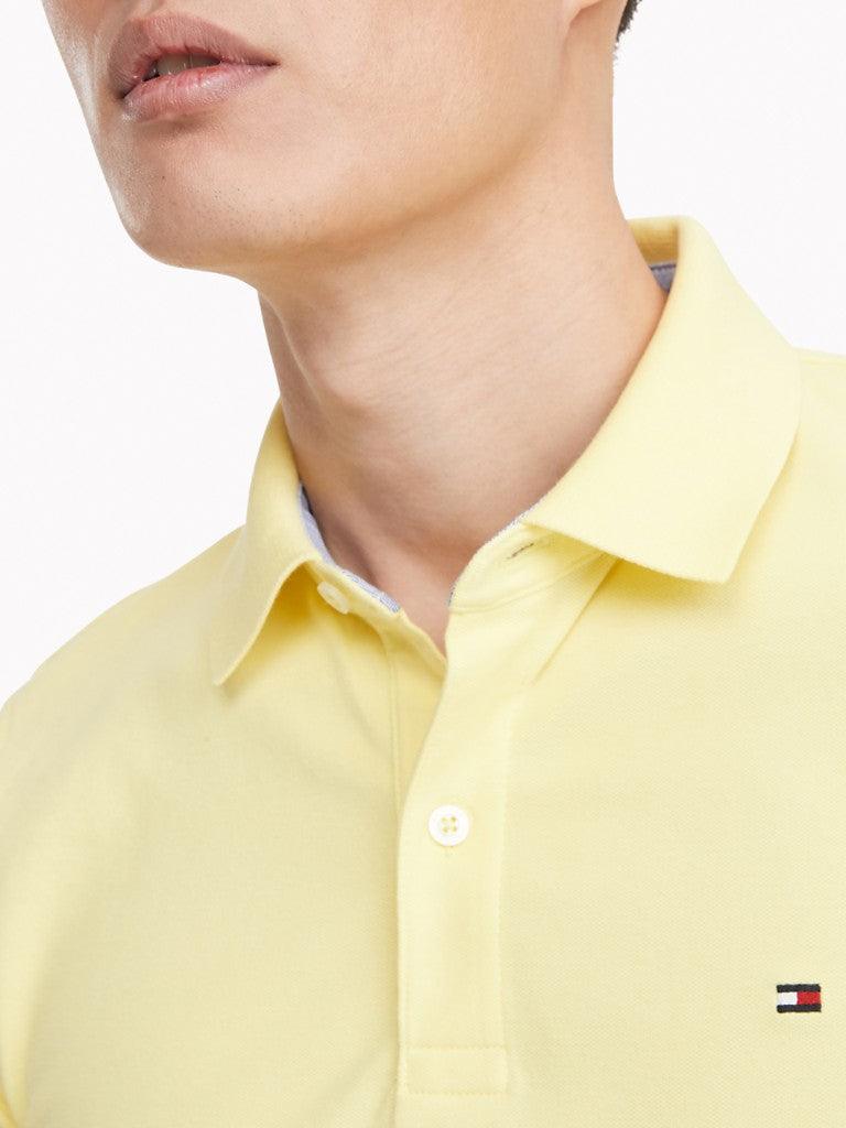 Tommy Hilfiger - חולצת פולו קצרה צבע צהוב - MASHBIR//365