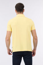 NAUTICA - חולצת פולו קצרה עם לוגו בצבע צהוב - MASHBIR//365