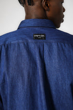 KENNETH COLE - חולצת ג'ינס גזרת מודרן - MASHBIR//365