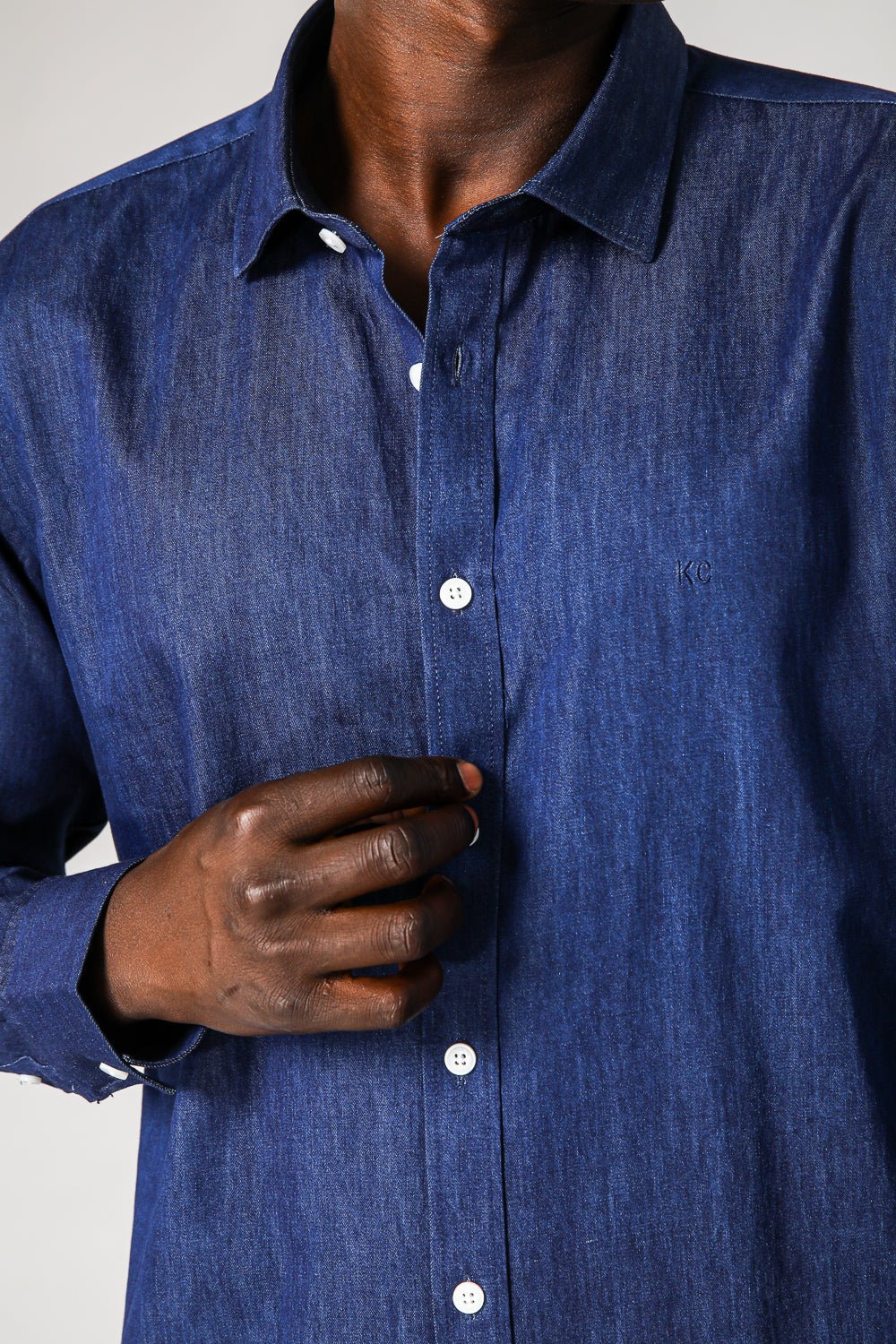 KENNETH COLE - חולצת ג'ינס גזרת מודרן - MASHBIR//365