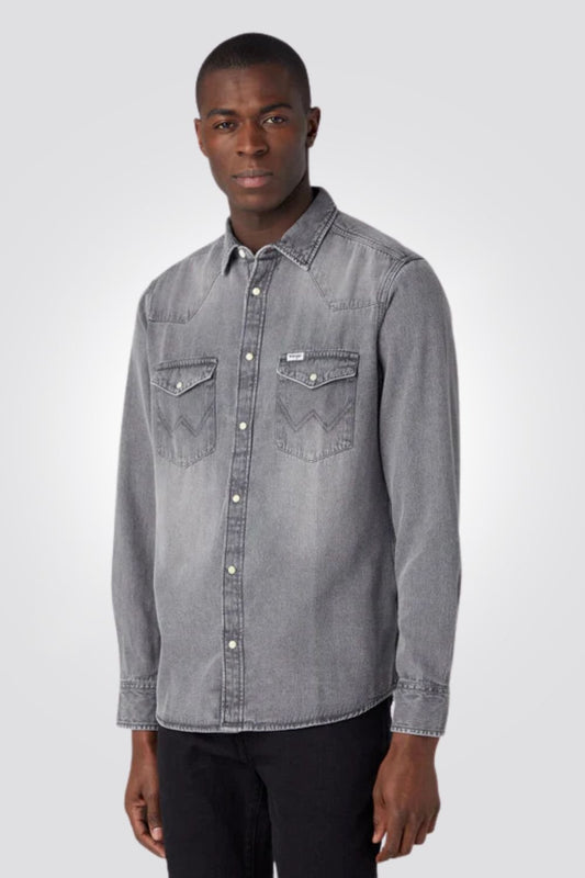 WRANGLER - חולצת ג'ינס מכופתרת אפור פחם - MASHBIR//365