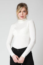 
חולצת גולף בצבע קרם | קנת קול