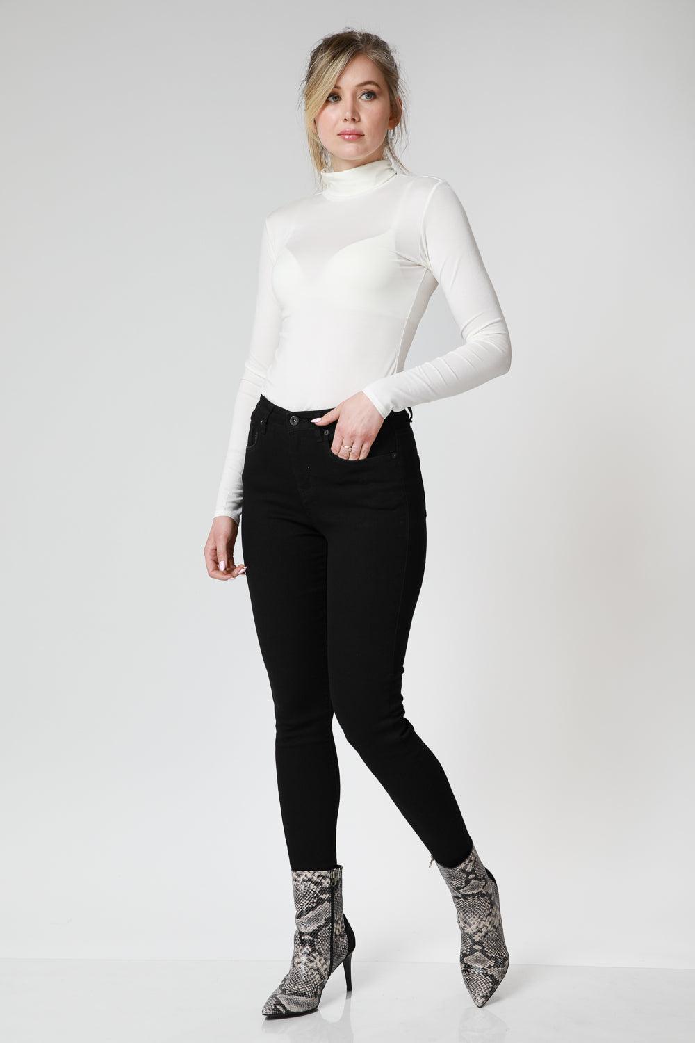 
חולצת גולף בצבע קרם | קנת קול