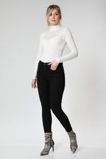 
חולצת גולף בצבע קרם | קנת קול