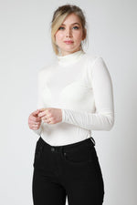 
חולצת גולף בצבע קרם | קנת קול