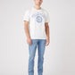 WRANGLER - חולצת טי COLLEGIATE בצבע אוף וויט - MASHBIR//365 - 2
