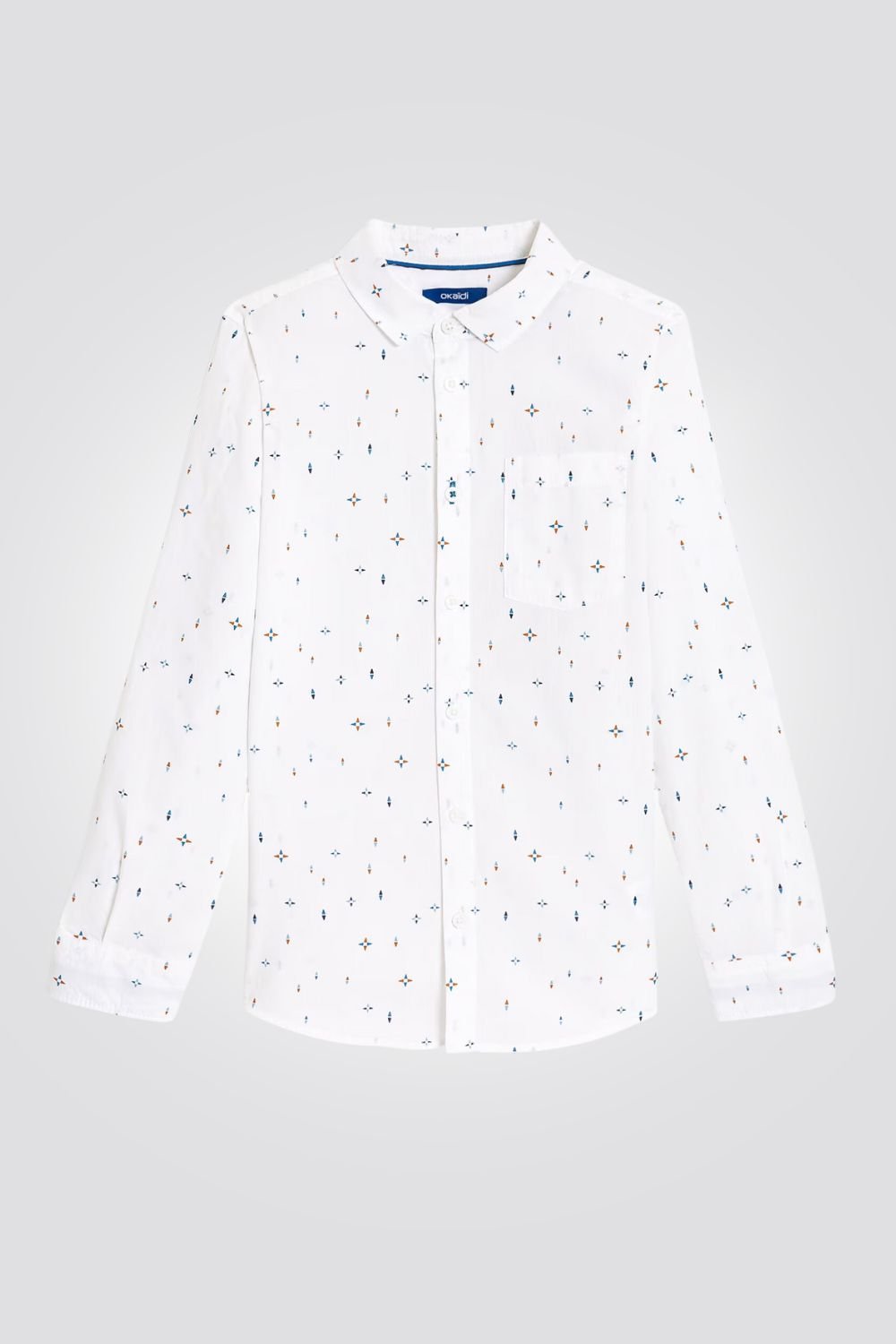 OKAIDI - חולצת ילדים מכופתרת לבנה עם הדפס דמוי כוכבים - MASHBIR//365