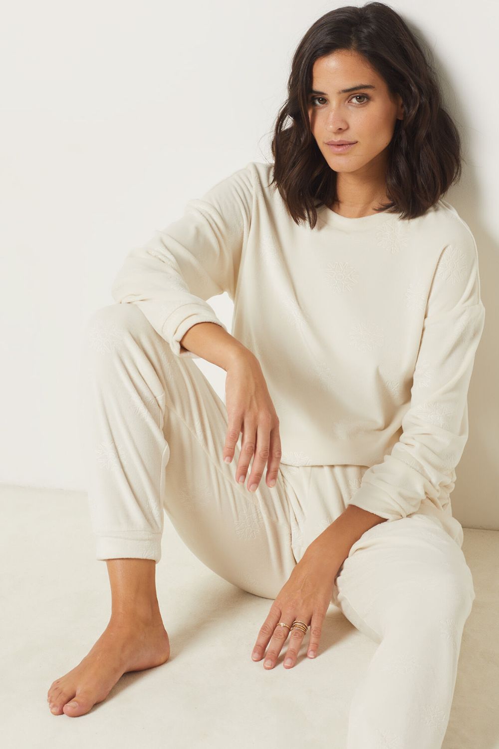 ETAM - חולצת קטיפה RHEANNA פתיתי שלג - MASHBIR//365