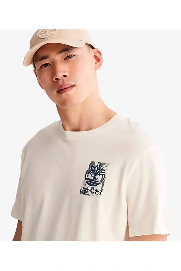 TIMBERLAND - חולצת טריקו טכנולוגית REFIBRA™ לגברים בלבן - MASHBIR//365