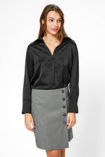 KENNETH COLE - חולצת סאטן מכופתרת בצבע שחור - MASHBIR//365