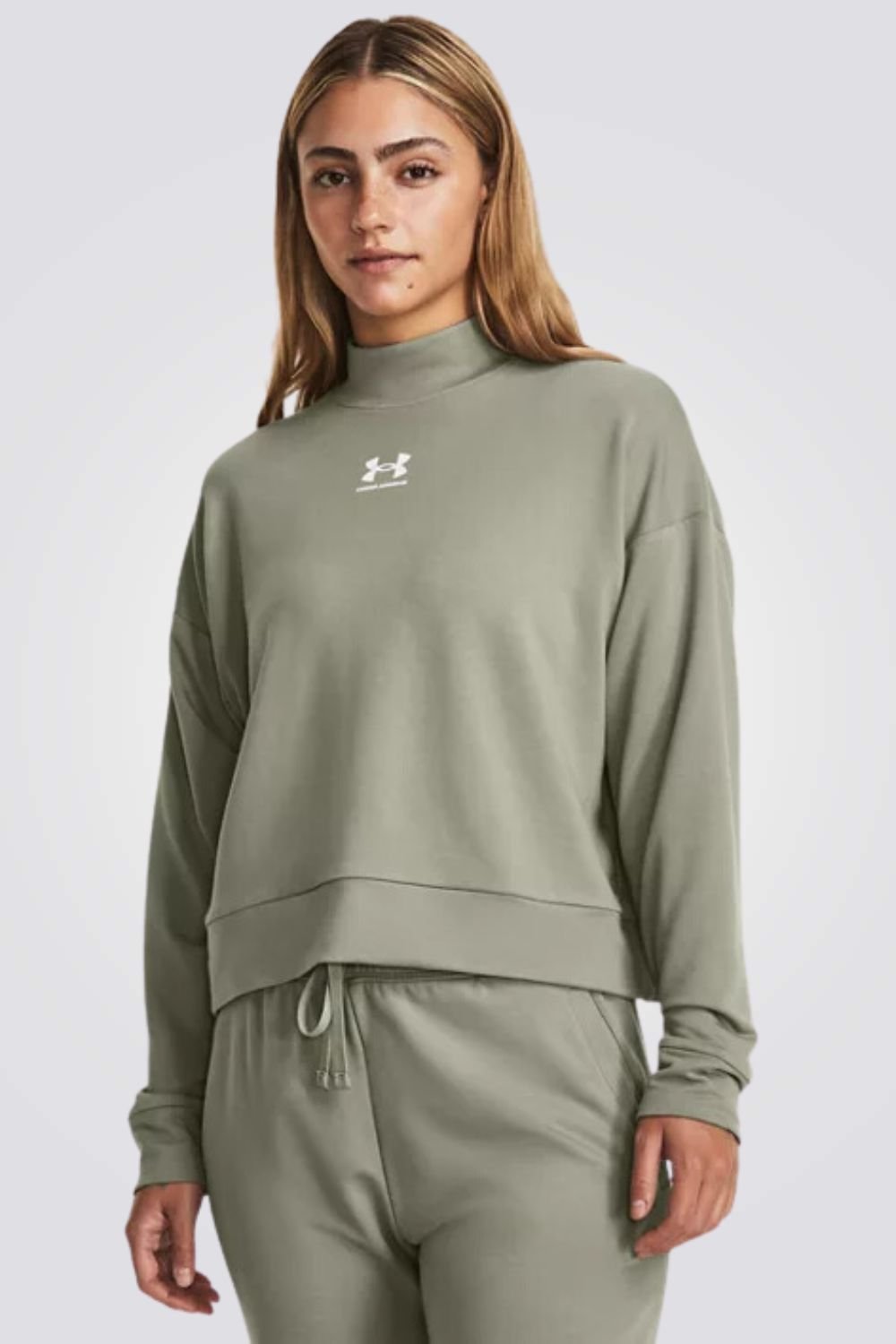 UNDER ARMOUR - חולצת ספורט ארוכה לנשים בצבע ירוק - MASHBIR//365