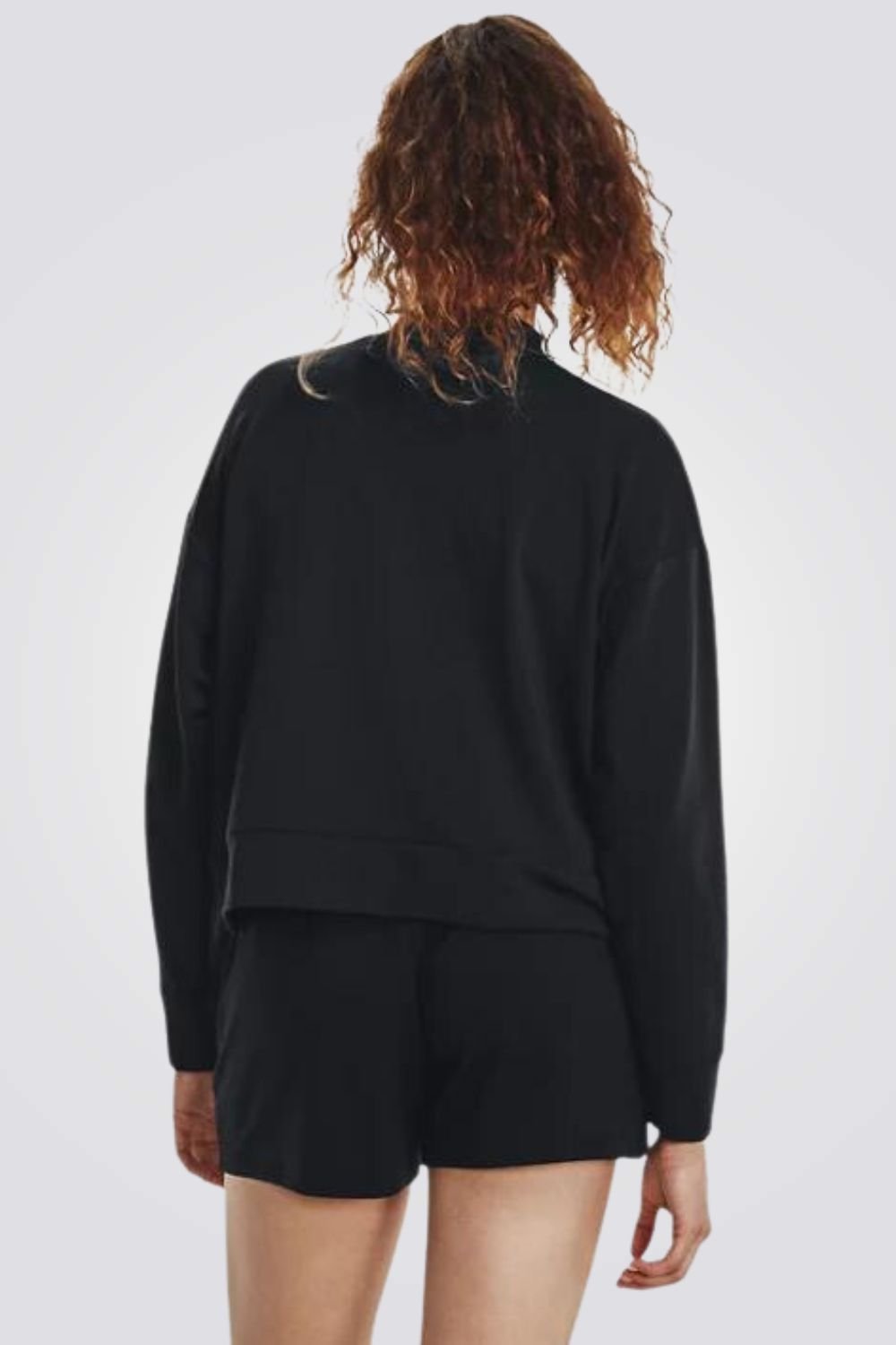 UNDER ARMOUR - חולצת ספורט ארוכה לנשים בצבע שחור - MASHBIR//365