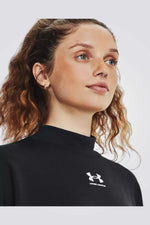 UNDER ARMOUR - חולצת ספורט ארוכה לנשים בצבע שחור - MASHBIR//365