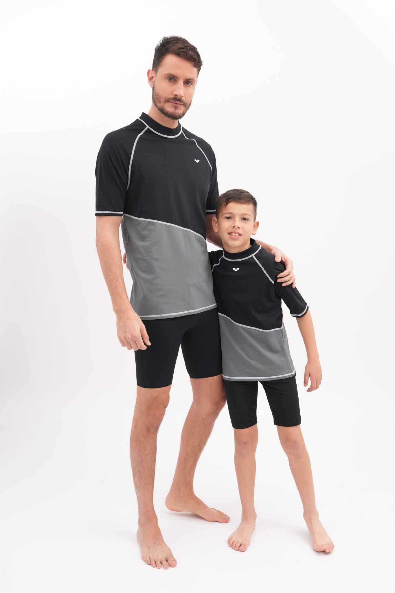 ARENA - חולצת שחייה לגבר בצבע אפור ושחור - MASHBIR//365