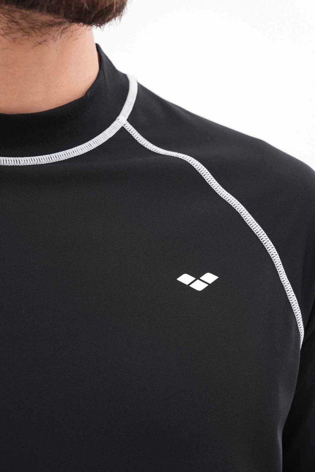 ARENA - חולצת שחייה לגבר בצבע אפור ושחור - MASHBIR//365