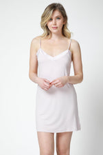 KENNETH COLE - כותונת בגימור סאטן ורוד בהיר - MASHBIR//365