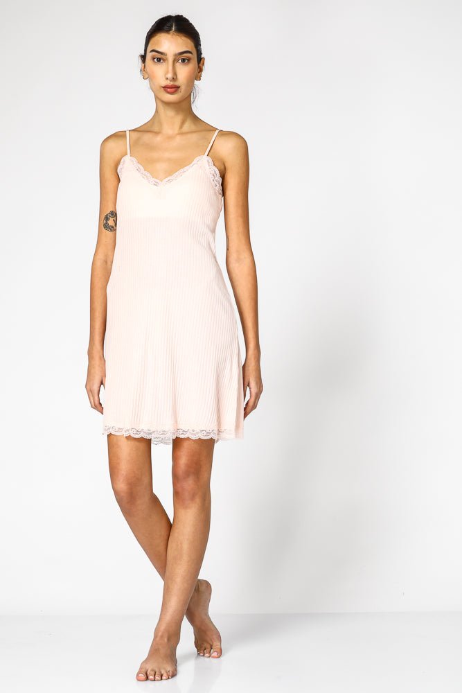 KENNETH COLE - כותונת בגימור תחרה בצבע ורוד - MASHBIR//365