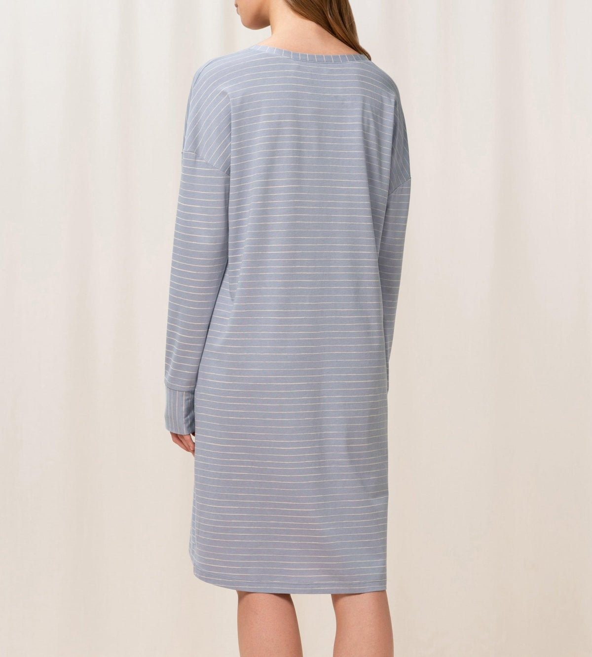 TRIUMPH - כותונת לילה עם הדפס בצבע אפור - MASHBIR//365