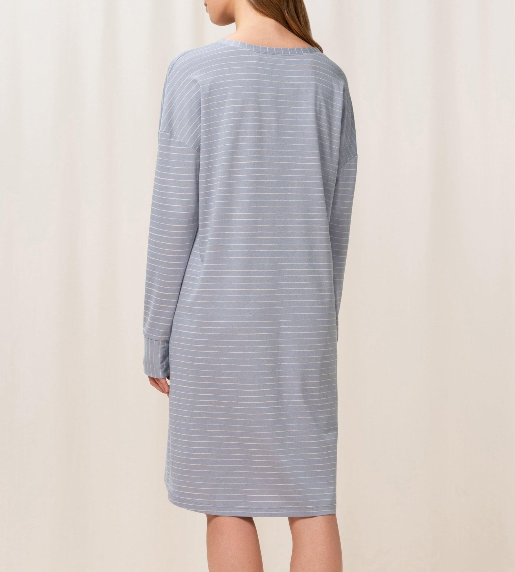 TRIUMPH - כותונת לילה עם הדפס בצבע אפור - MASHBIR//365