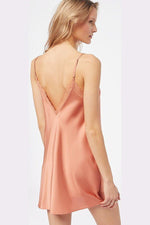 ETAM - כותונת סאטן בשילוב תחרה SENTIMENT בצבע אפרסק - MASHBIR//365