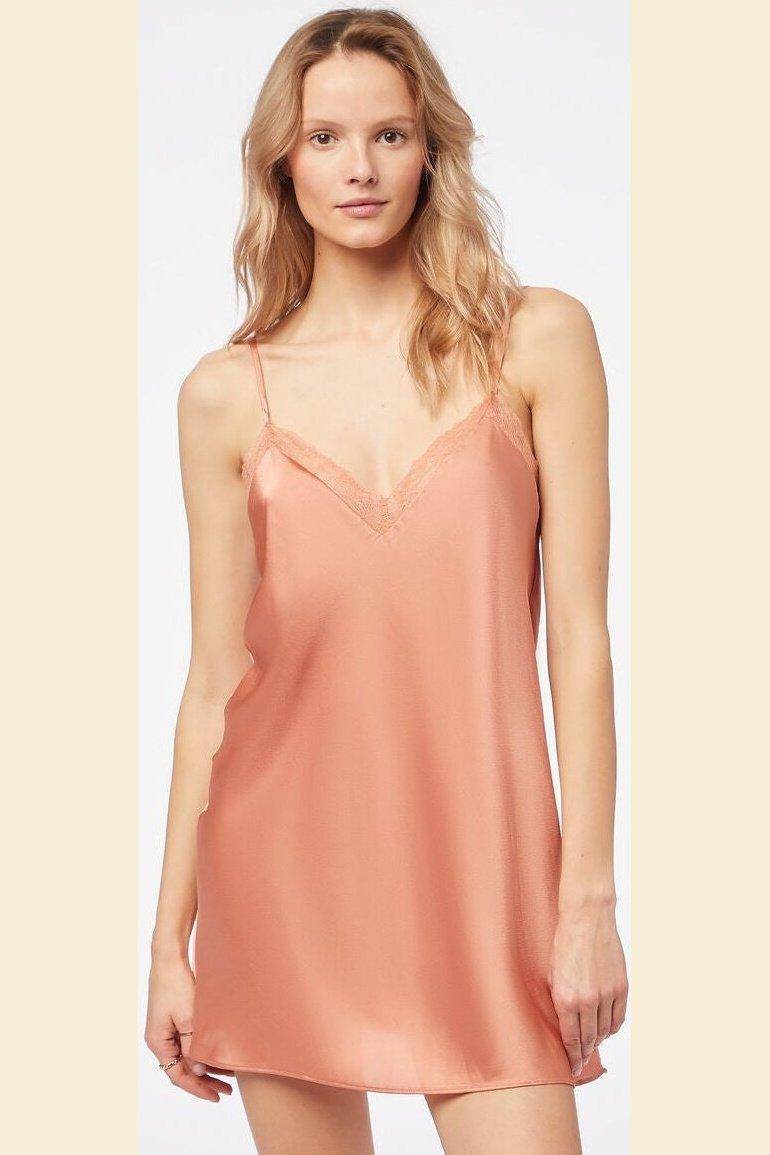 ETAM - כותונת סאטן בשילוב תחרה SENTIMENT בצבע אפרסק - MASHBIR//365