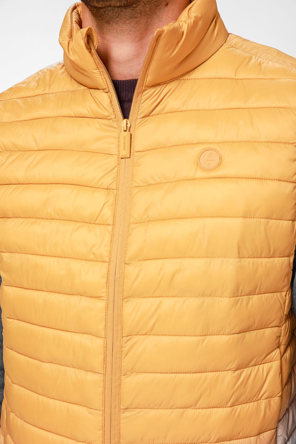 KENNETH COLE - ווסט ניילון עם צווארון בצבע חרדל - MASHBIR//365