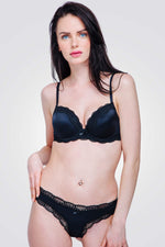 GO UNDER - חזיה פוש אפ COSMOS חלק סאטן בצבע שחור - MASHBIR//365