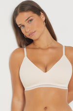 ETAM - חזייה רכה בריפוד קל ללא ברזל HAPPILY בצבע ורוד פודרה - MASHBIR//365