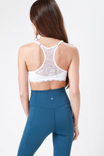 KENNETH COLE - חזיית מיקרופייבר גב תחרה בצבע לבן - MASHBIR//365