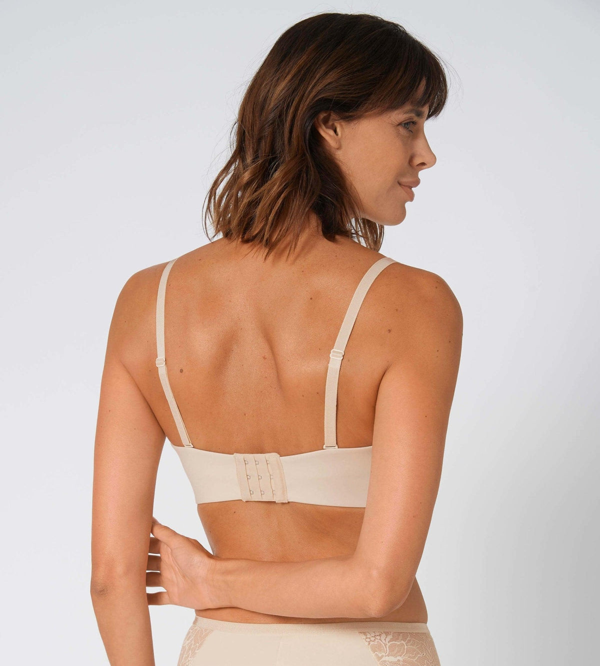 TRIUMPH - חזיית סטרפלס תחרה Amourette Charm WD קרם - MASHBIR//365