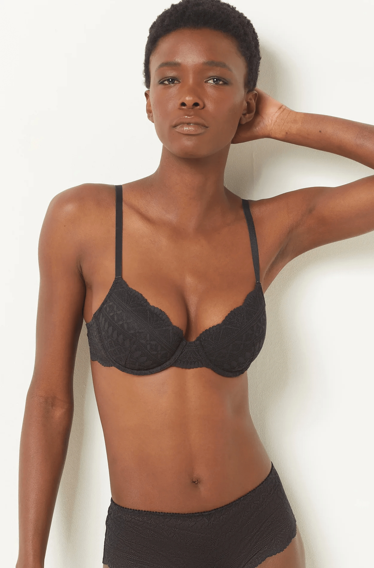 ETAM - חזיית תחרה בריפוד קל IDOLE בצבע שחור - MASHBIR//365