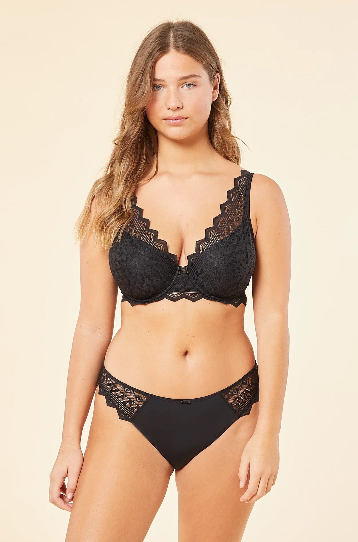 ETAM - חזיית תחרה משולשים בריפוד קל ARTISTE שחור - MASHBIR//365